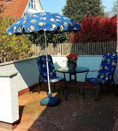 Grosse In Mit Terrasse Und Grill Prerow